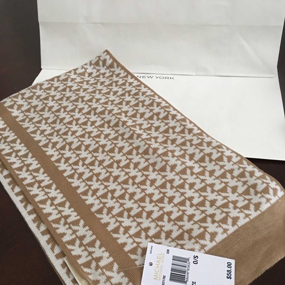 🧣 Michael Kors Scarf Brown 58$✨